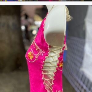 hand embroided mexican blouse NWOT